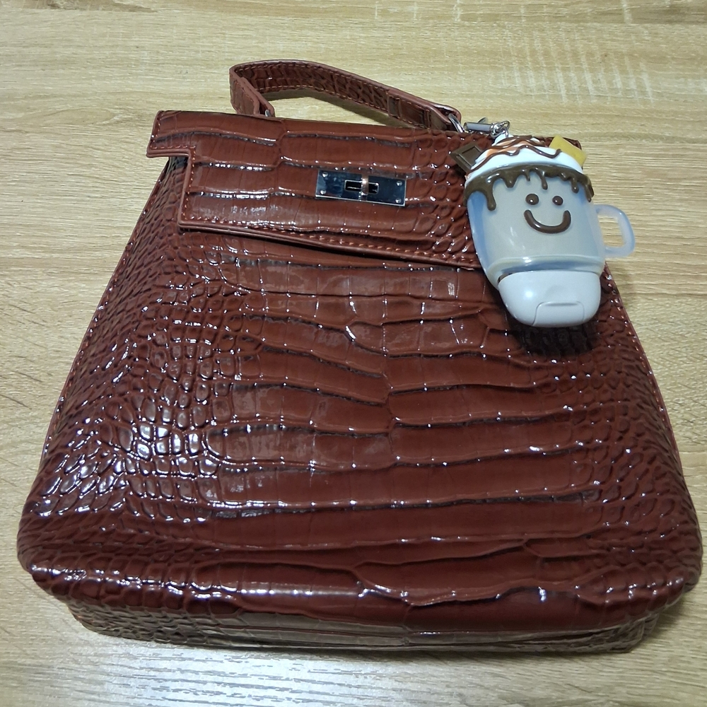 Elegant Crocodile Pattern Brown Shoulder Bag with B&BW Keychain and Sanitizer